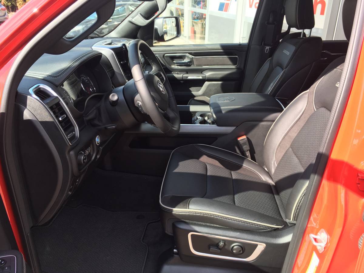 Dodge Ram 1500 Dodge Ram 1500 5.7 V8 4×4 Crew Cab Laramie sport Luchtvering, Panoramadak. Tachograaf, Trekhaak, Navi, harman kardon In nieuw staat, nwe banden, top conditie