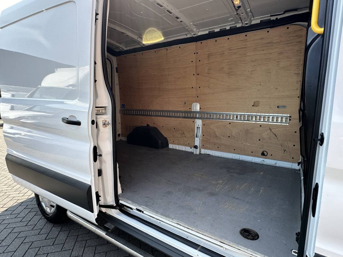 Ford Transit Ford Transit 2.0TDCI 130PK L3H2 / Cruisecontrol / Parkeersensoren / Euro6