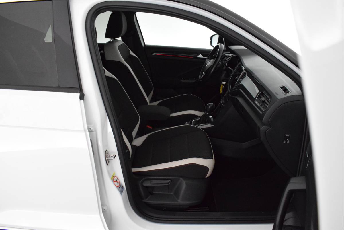 Volkswagen T-Roc Volkswagen T-Roc 2.0 TSI 190pk DSG 4Motion Sport Trekhaak Virtual Cockpit Stoelverwarming Led Navigatie