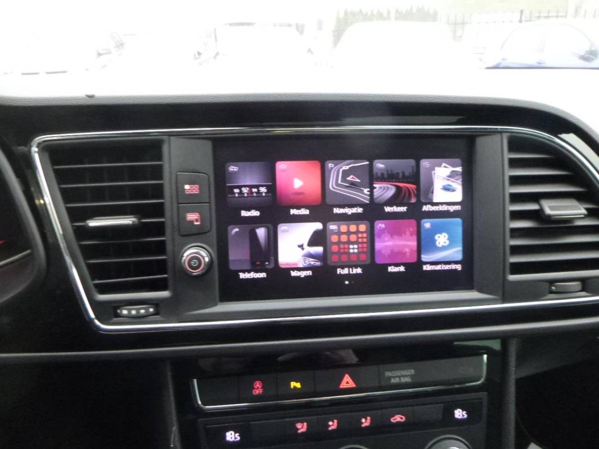 SEAT Leon Seat Leon 1.0 TSI FR Business Intense PANO DIGI KLOK TREKHAAK