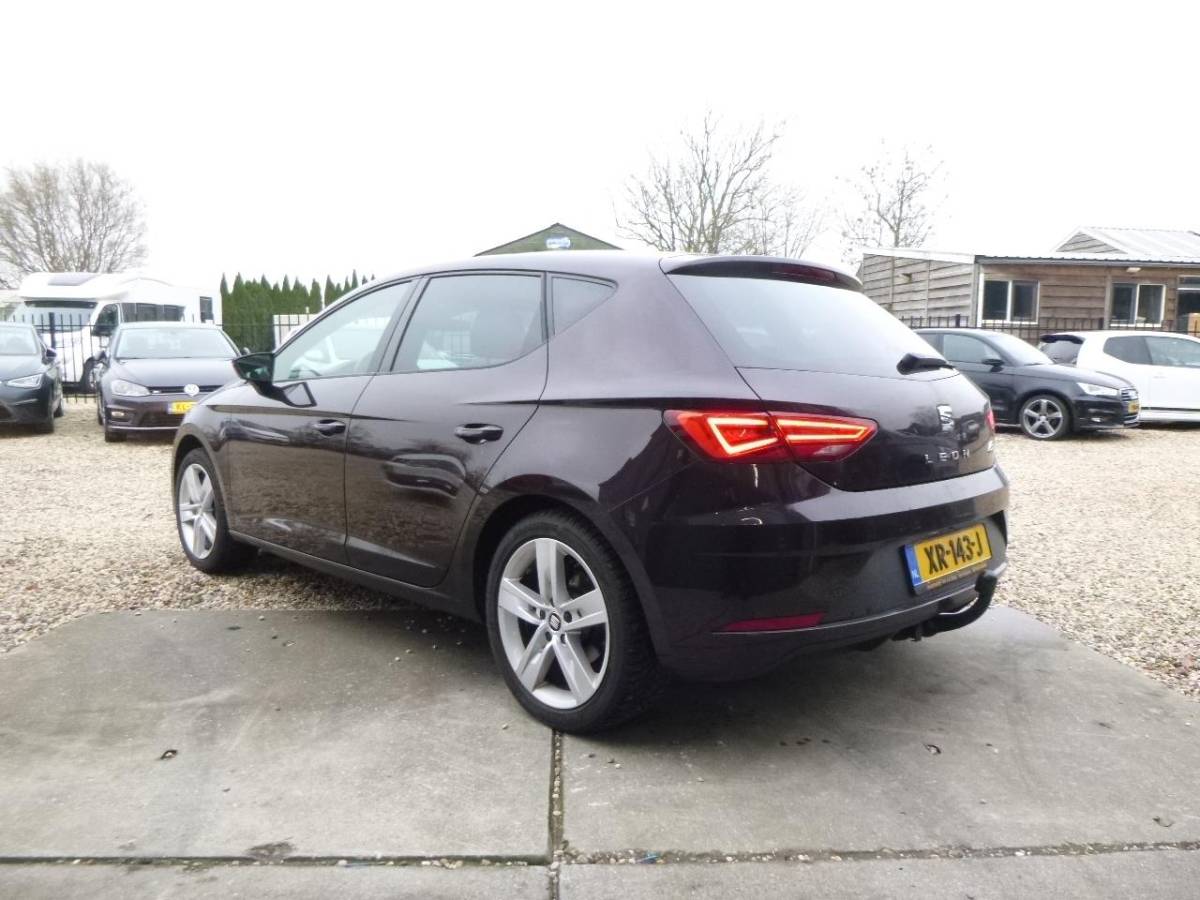 SEAT Leon Seat Leon 1.0 TSI FR Business Intense PANO DIGI KLOK TREKHAAK