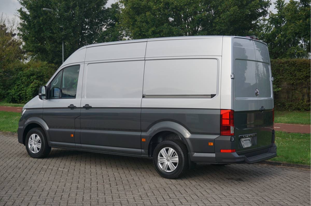 Volkswagen Crafter Volkswagen Crafter 35 177PK L3H3 AUT BPM VRIJ!! Navi, Cam, ACC, LED, 2x Schuifdeur, Dual Tone Lak!! NR. 873