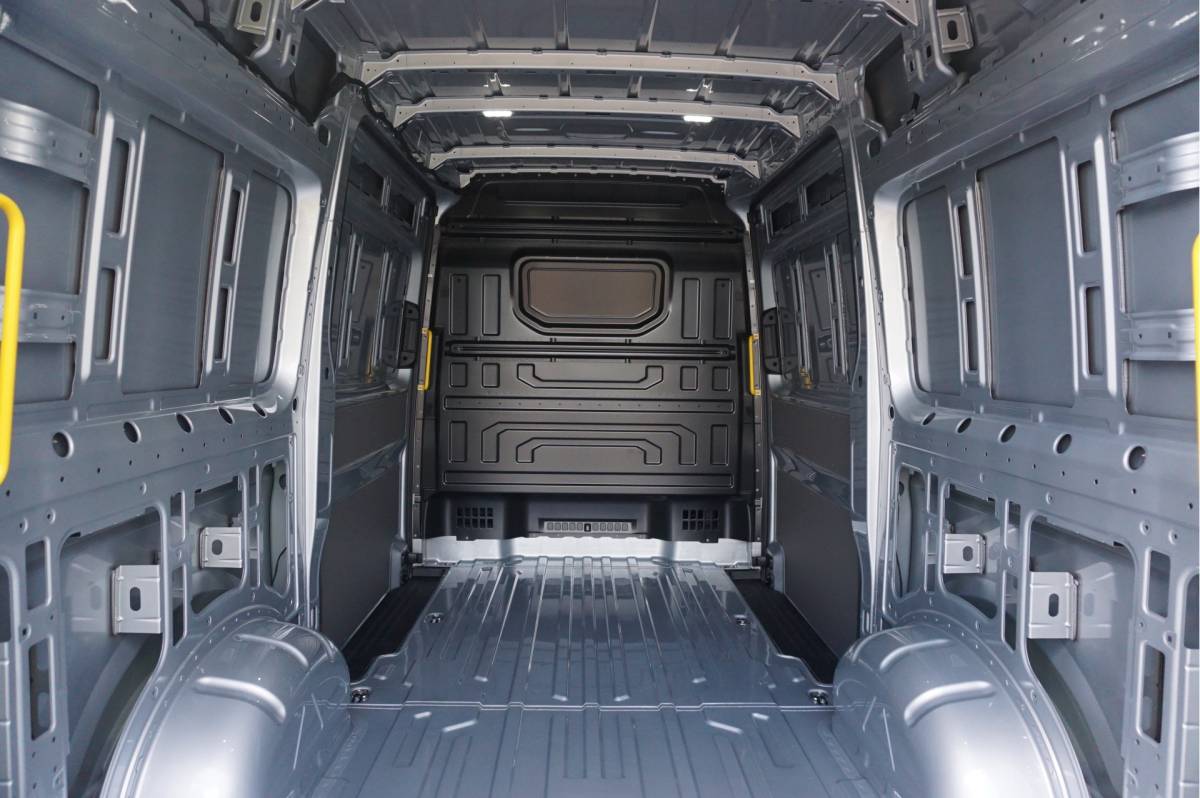 Volkswagen Crafter Volkswagen Crafter 35 177PK L3H3 AUT BPM VRIJ!! Navi, Cam, ACC, LED, 2x Schuifdeur, Dual Tone Lak!! NR. 873