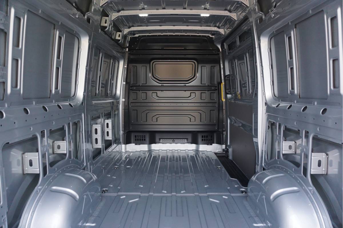 Volkswagen Crafter Volkswagen Crafter 35 177PK L3H3 AUT BPM VRIJ!! Navi, Cam, ACC, LED, Dual Tone Lak!! NR. 875