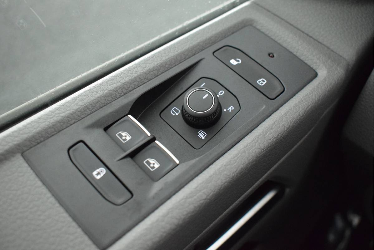 Volkswagen Transporter Volkswagen Transporter Caravelle 2.0 TDI 204pk DSG L2H1 32 DC 2x Schuifdeur Leder Stoelverwarming Virtual Cockpit Navigatie Camera