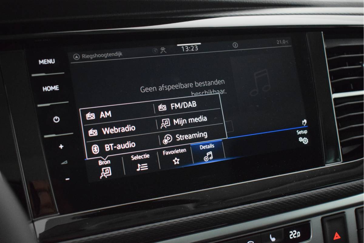 Volkswagen Transporter Volkswagen Transporter Caravelle 2.0 TDI 204pk DSG L2H1 32 DC 2x Schuifdeur Leder Stoelverwarming Virtual Cockpit Navigatie Camera
