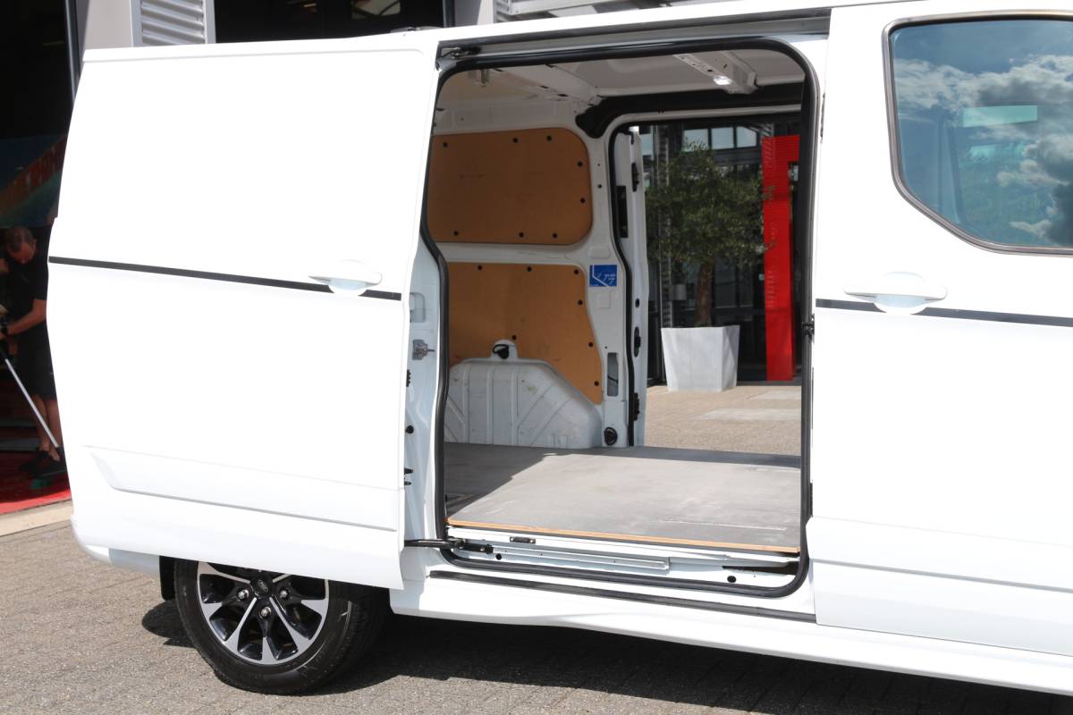 Ford Transit Custom Ford Transit Custom 2.0 TDCI 170 | 2x Schuifdeur | Xenon | Stoelverw. | Cruise | Airco..