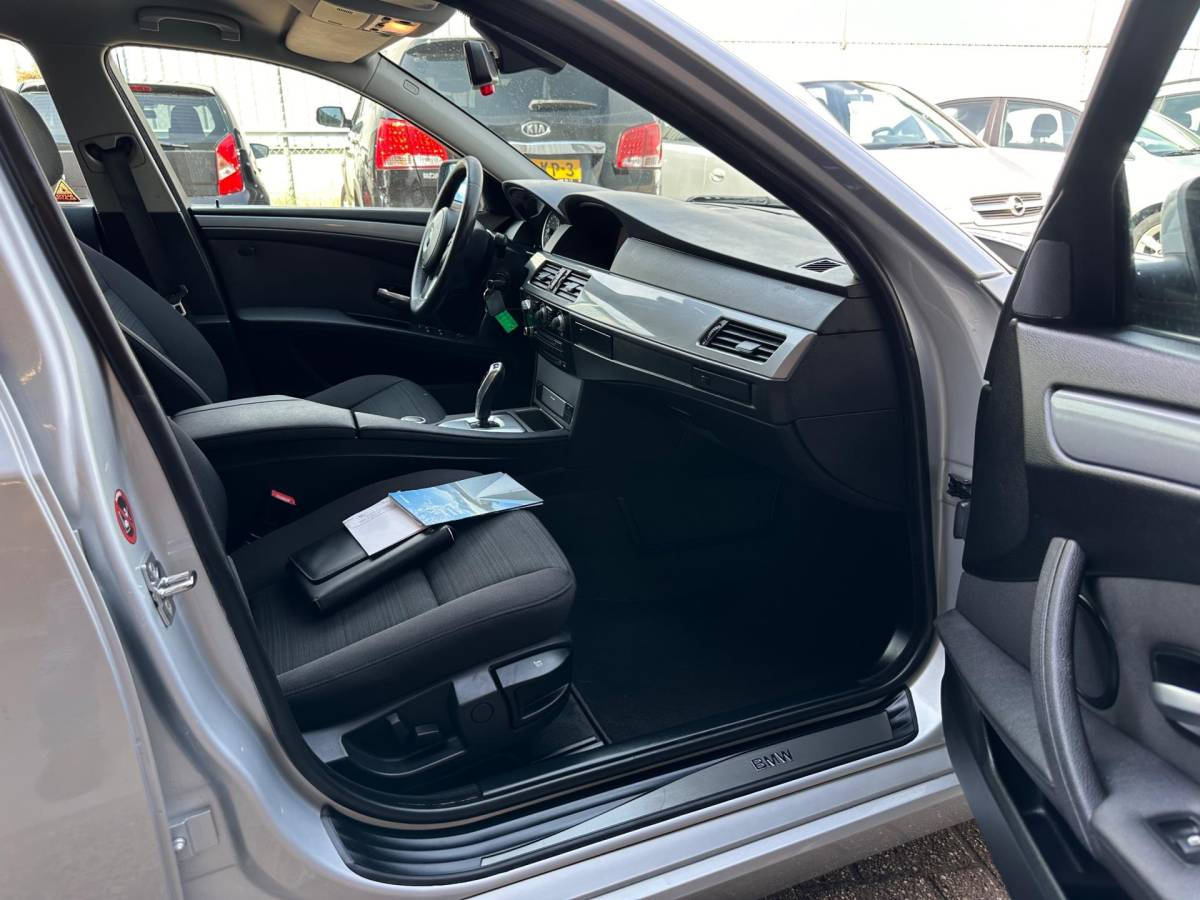 BMW 5 Serie BMW 5-serie Touring 520i Corporate Lease Business Line YOUNGTIMER AUTOMAAT