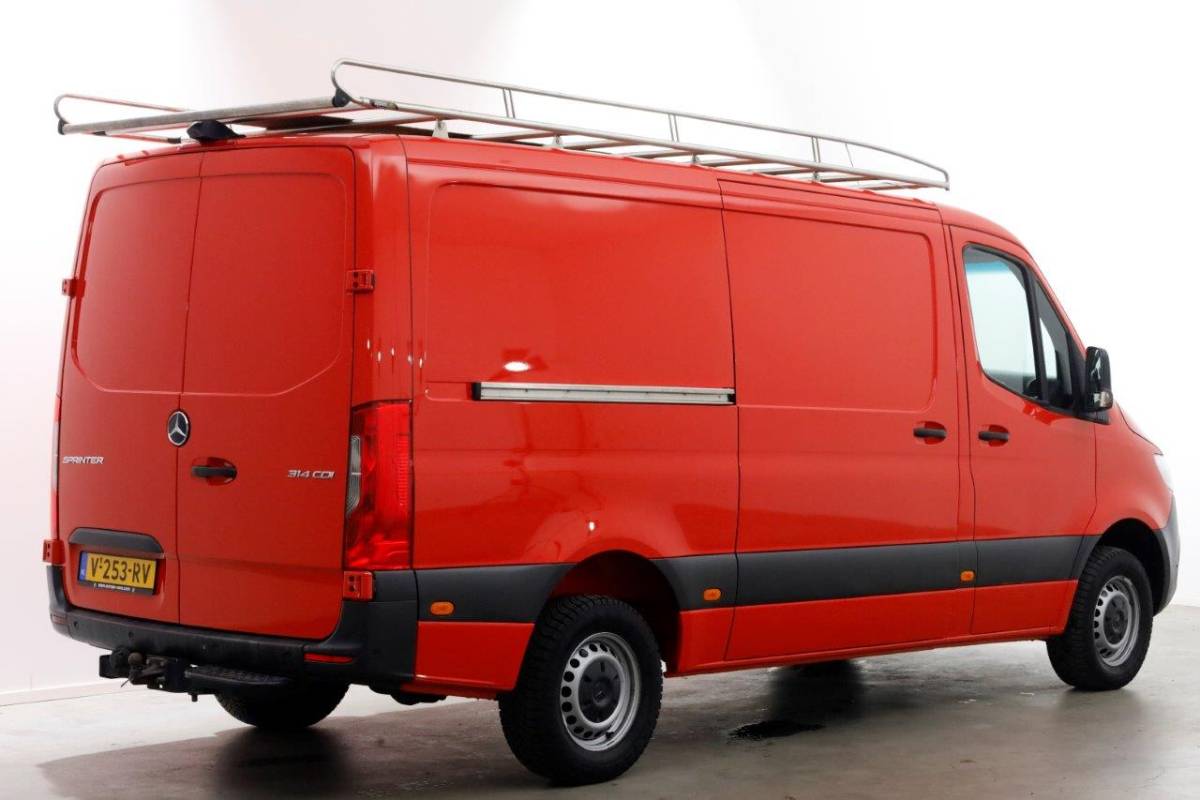 Mercedes-Benz Sprinter Mercedes-Benz Sprinter 314 CDI 143pk L2H1 RWD Airco/Navi/Camera/Inrichting Trekhaak 3500kg 11-2018