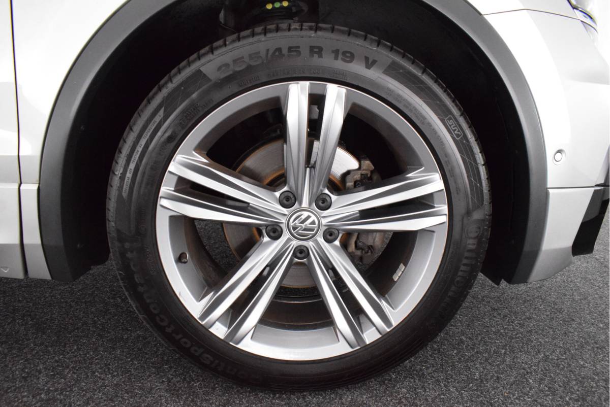 Volkswagen Tiguan Volkswagen Tiguan 1.5 TSI 150pk ACT DSG R-Line Highline Panoramadak Trekhaak Virtual Cockpit Camera Navigatie Led ACC DCC