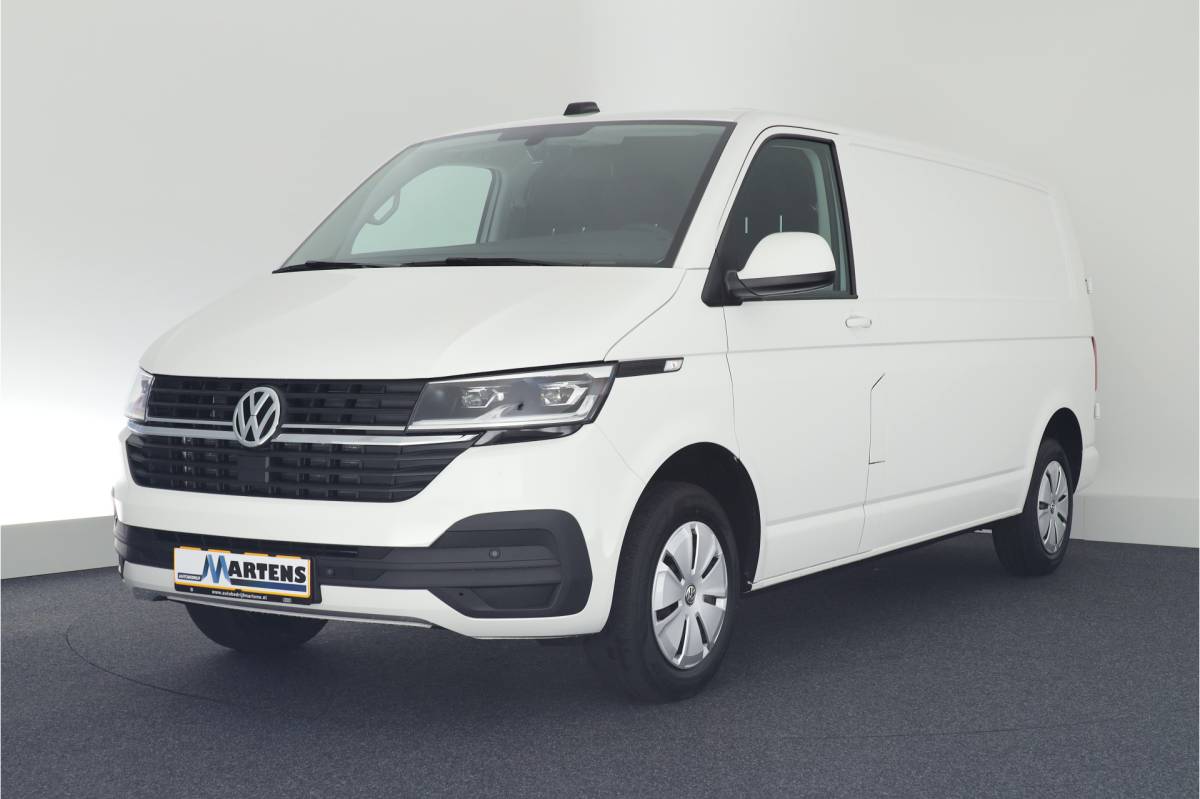 Volkswagen Transporter Volkswagen Transporter 2.0 TDI 150pk DSG L2H1 30 Highline LED Trekhaak Camera Standkachel Navigatie Stoelverwarming