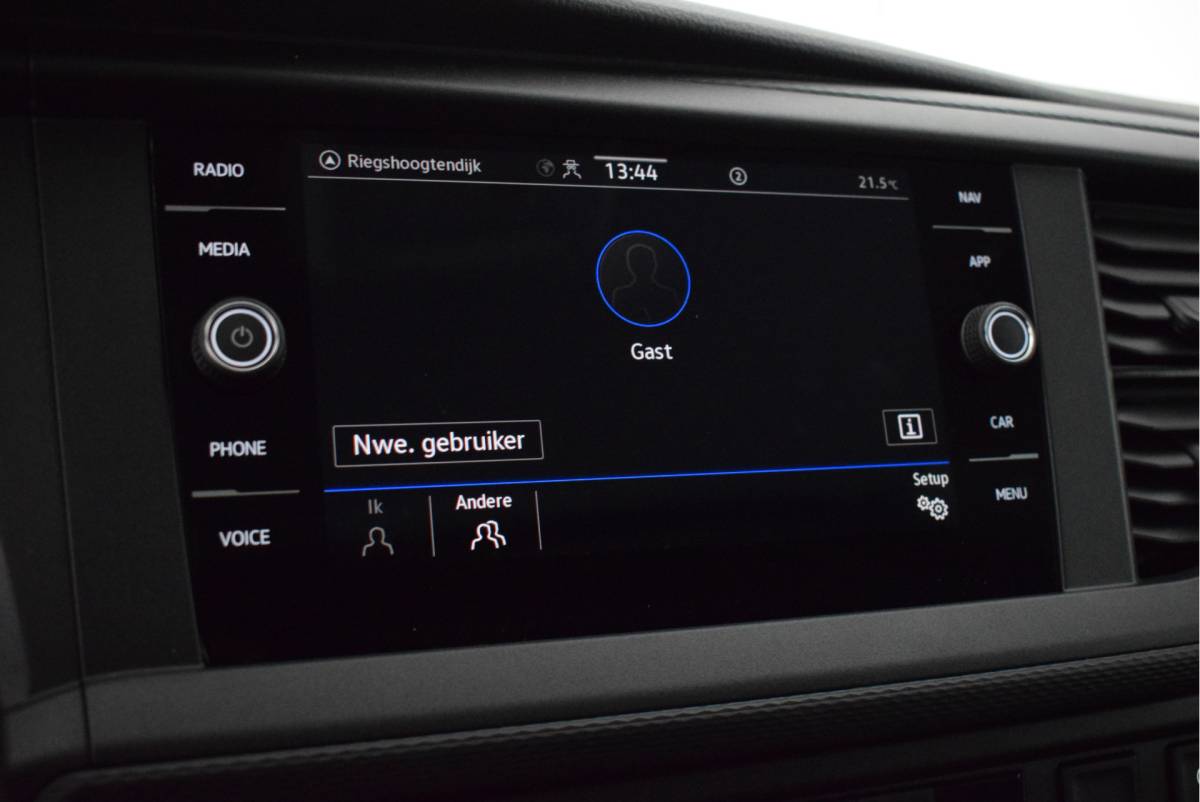 Volkswagen Transporter Volkswagen Transporter 2.0 TDI 150pk DSG L2H1 30 Highline LED Trekhaak Camera Standkachel Navigatie Stoelverwarming