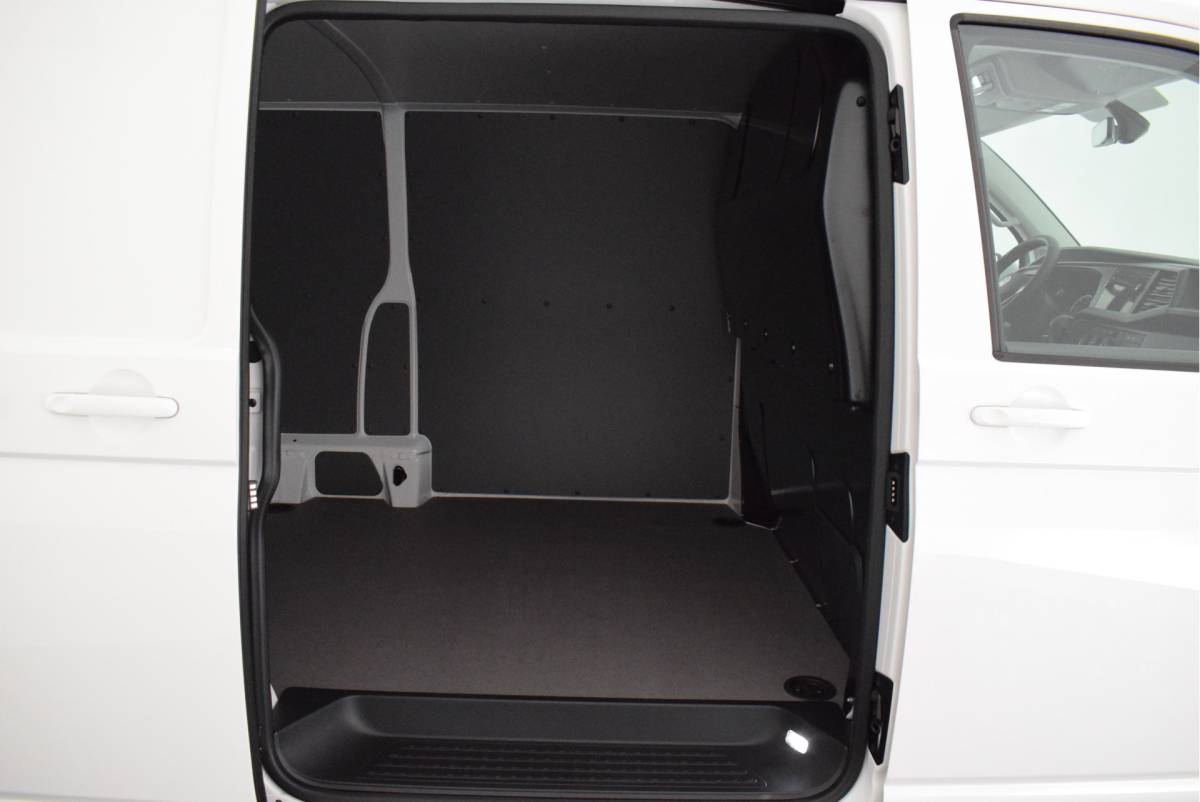 Volkswagen Transporter Volkswagen Transporter 2.0 TDI 150pk DSG L2H1 30 Highline LED Trekhaak Camera Standkachel Navigatie Stoelverwarming