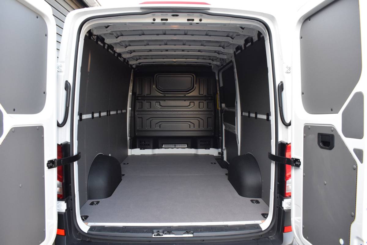 Volkswagen Crafter Volkswagen Crafter Facelift 35 2.0 TDI 140pk H6 L3H2 Comfortline App-Connect Parkeersensoren