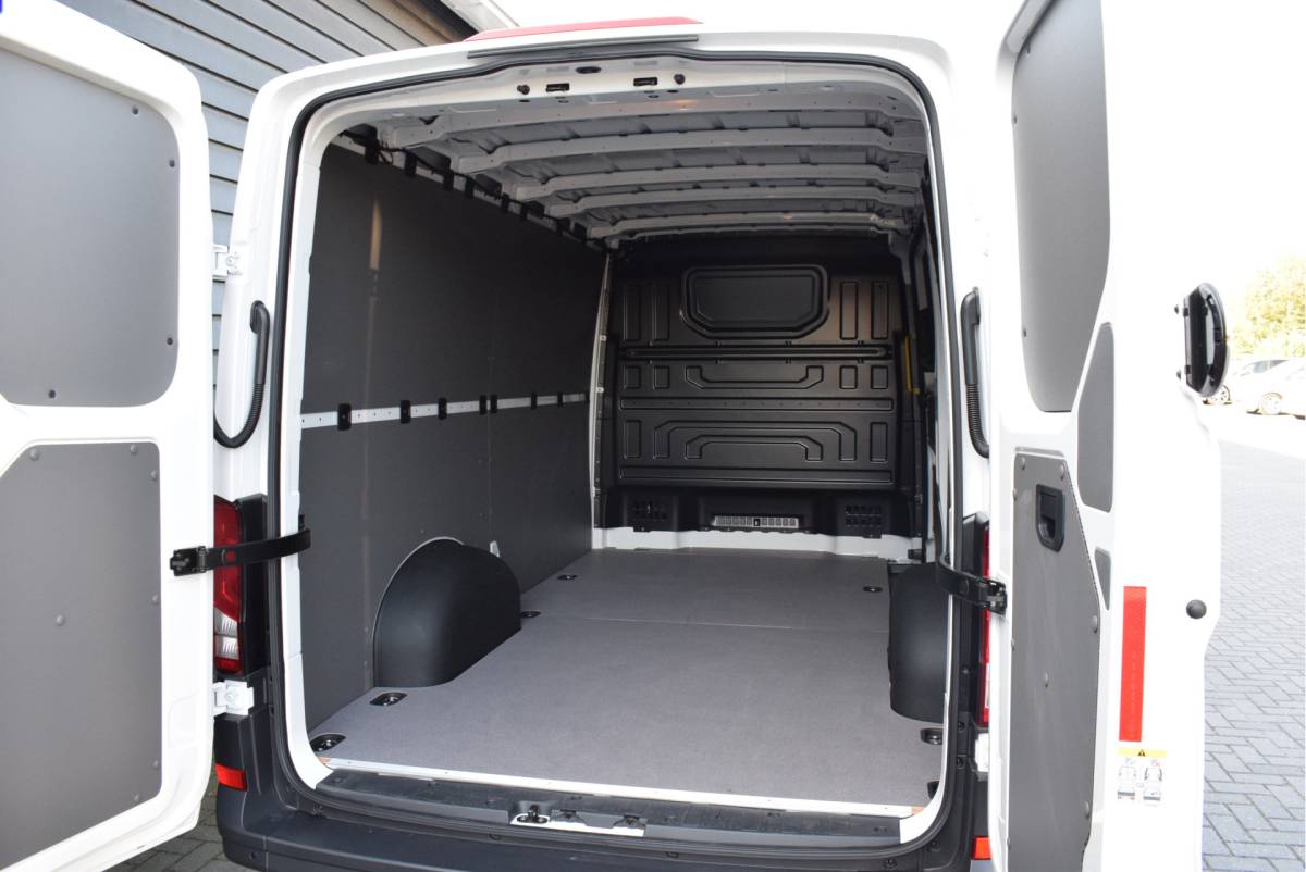 Volkswagen Crafter Volkswagen Crafter Facelift 35 2.0 TDI 140pk H6 L3H2 Comfortline App-Connect Parkeersensoren