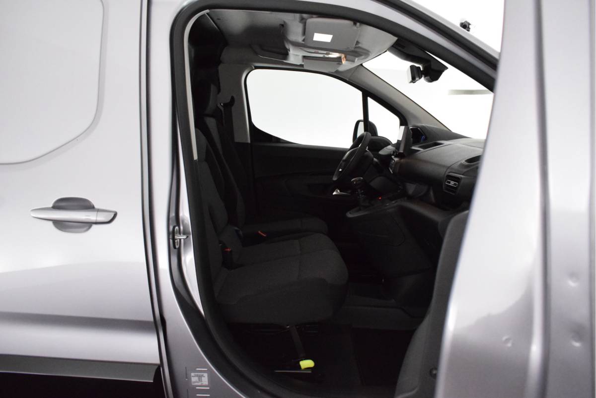 Peugeot Partner Peugeot Partner 1.5 130pk H6 BlueHDi S&S L1 3Pers. Camera Navigatie Climate Control Parkeersensoren