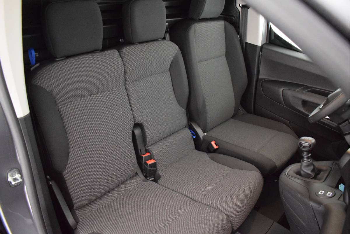 Peugeot Partner Peugeot Partner 1.5 130pk H6 BlueHDi S&S L1 3Pers. Camera Navigatie Climate Control Parkeersensoren