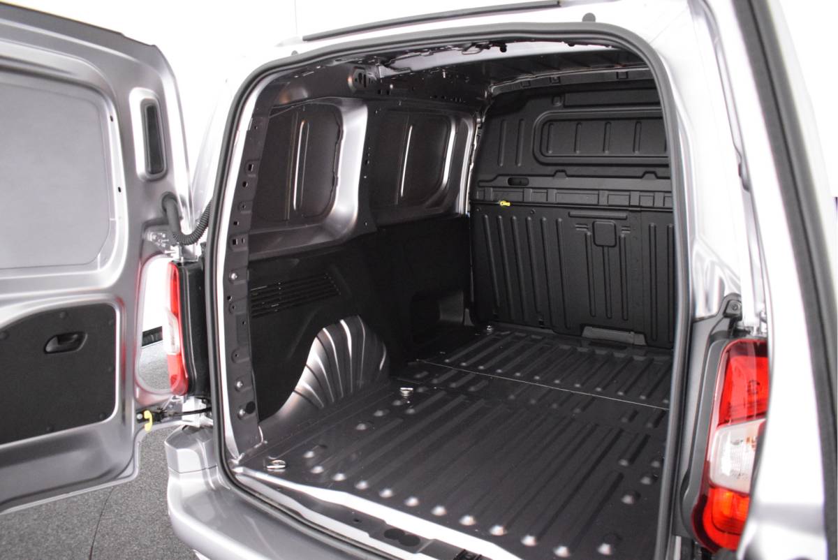 Peugeot Partner Peugeot Partner 1.5 130pk H6 BlueHDi S&S L1 3Pers. Camera Navigatie Climate Control Parkeersensoren