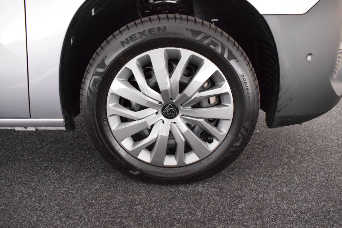 Peugeot Partner Peugeot Partner 1.5 130pk H6 BlueHDi S&S L1 3Pers. Camera Navigatie Climate Control Parkeersensoren