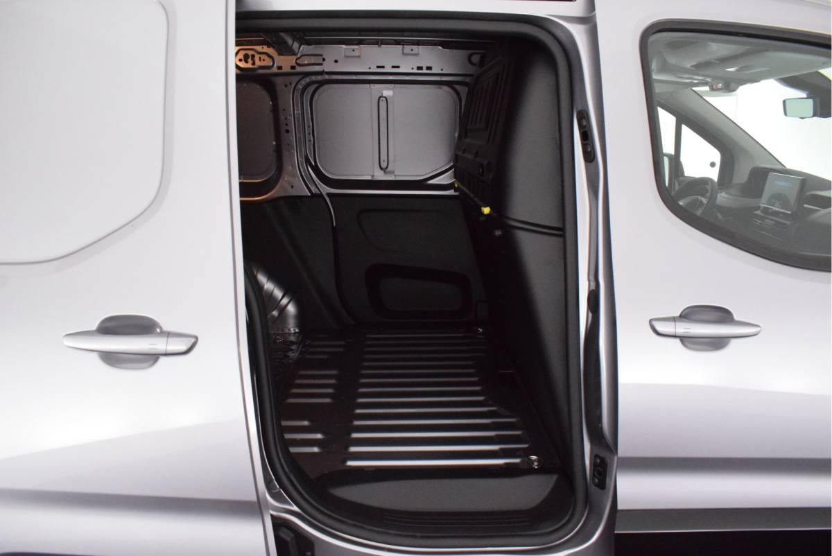 Peugeot Partner Peugeot Partner 1.5 130pk H6 BlueHDi S&S L1 3Pers. Camera Navigatie Climate Control Parkeersensoren