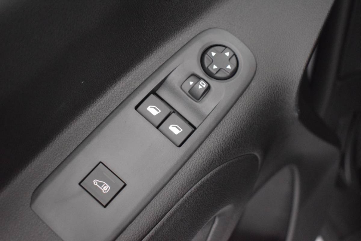 Peugeot Partner Peugeot Partner 1.5 130pk H6 BlueHDi S&S L1 3Pers. Camera Navigatie Climate Control Parkeersensoren
