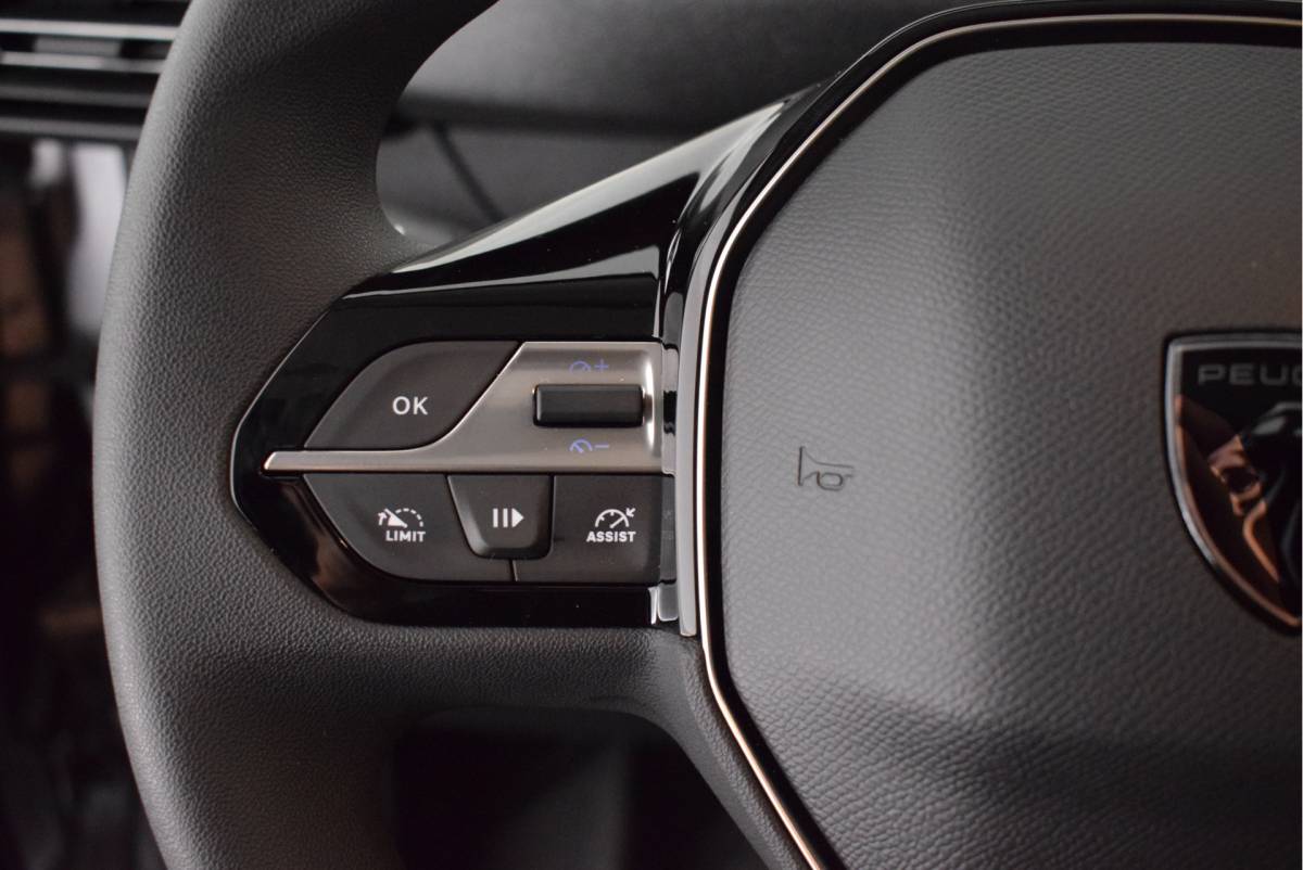 Peugeot Partner Peugeot Partner 1.5 130pk H6 BlueHDi S&S L1 3Pers. Camera Navigatie Climate Control Parkeersensoren