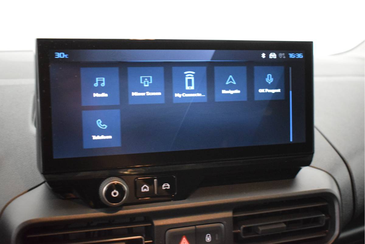 Peugeot Partner Peugeot Partner 1.5 130pk H6 BlueHDi S&S L1 3Pers. Camera Navigatie Climate Control Parkeersensoren