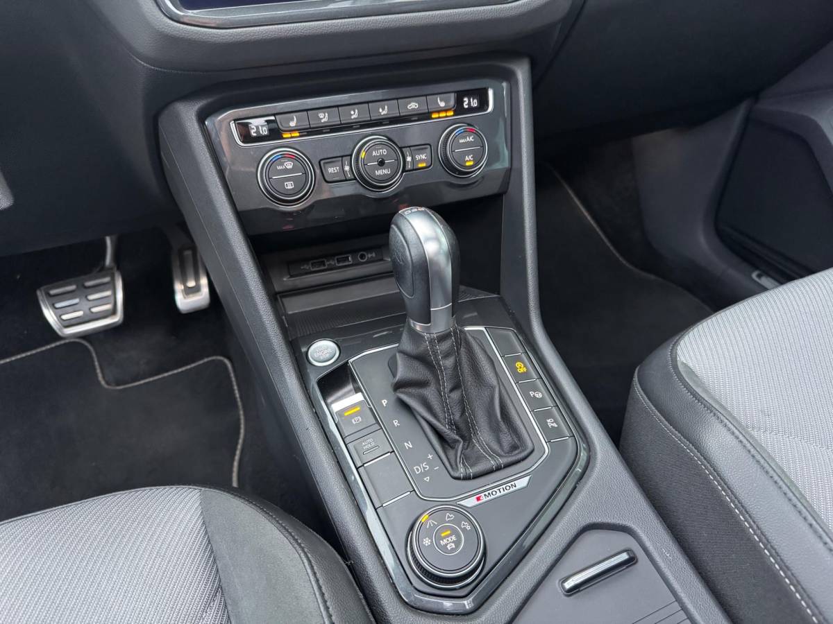 Volkswagen Tiguan Volkswagen Tiguan 2.0 TSI 4Motion R-Line 220 PK | 360°Camera | PANO | NAV
