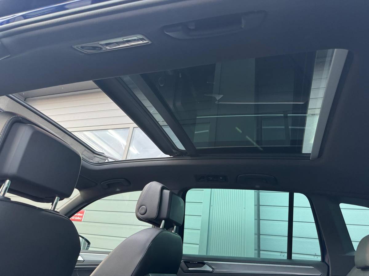 Volkswagen Tiguan Volkswagen Tiguan 2.0 TSI 4Motion R-Line 220 PK | 360°Camera | PANO | NAV