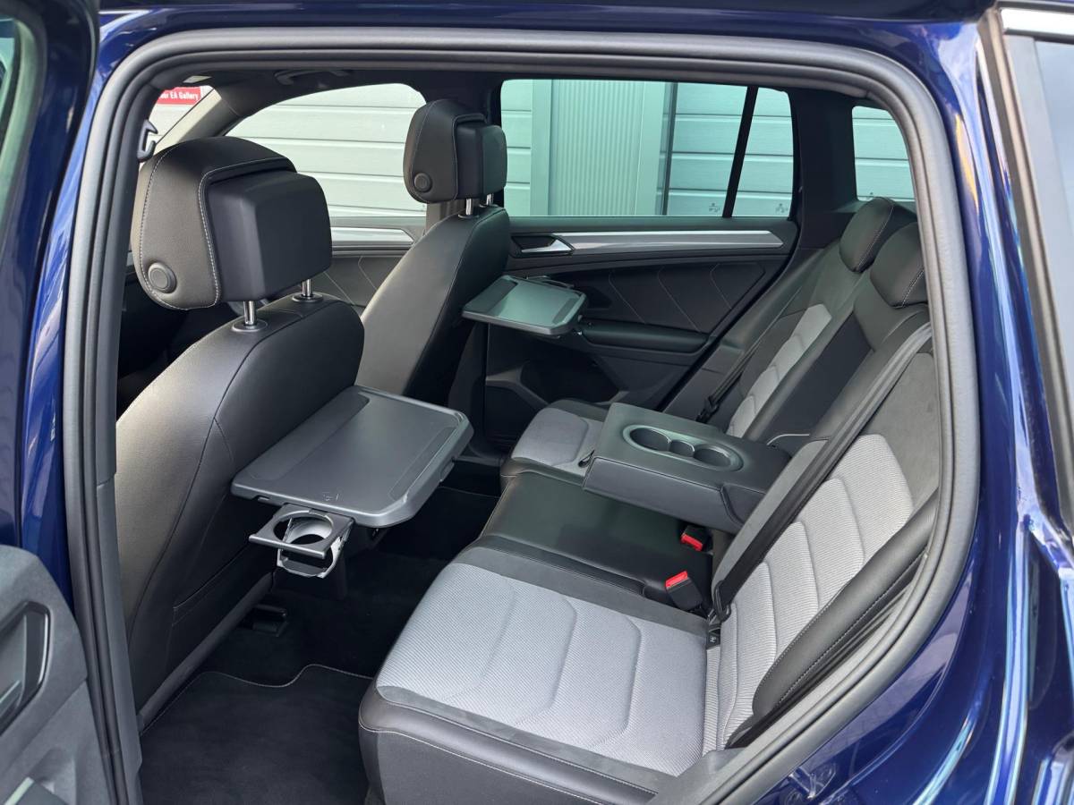 Volkswagen Tiguan Volkswagen Tiguan 2.0 TSI 4Motion R-Line 220 PK | 360°Camera | PANO | NAV