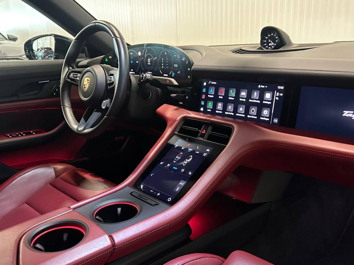 Porsche Taycan Porsche Taycan Performance 84 kWh | SPORT CHRONO | ZONNEDAK | 360 CAMERA | BOSE AUDIO