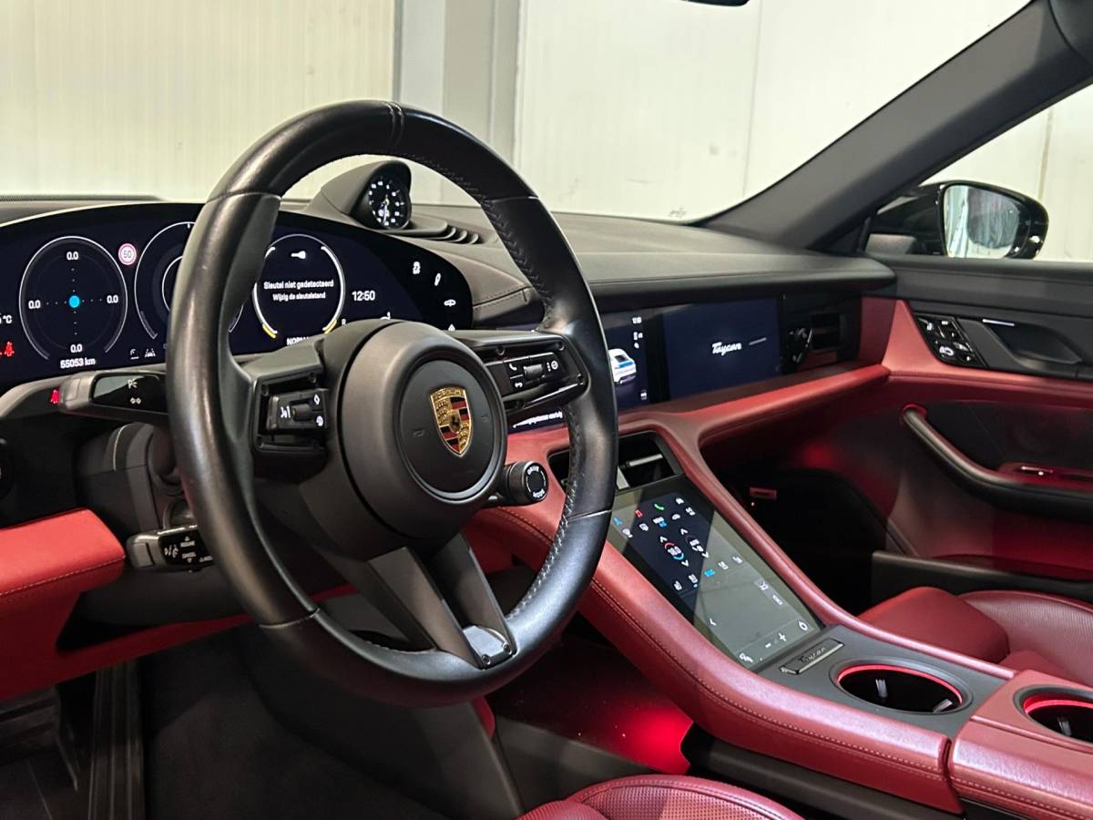 Porsche Taycan Porsche Taycan Performance 84 kWh | SPORT CHRONO | ZONNEDAK | 360 CAMERA | BOSE AUDIO