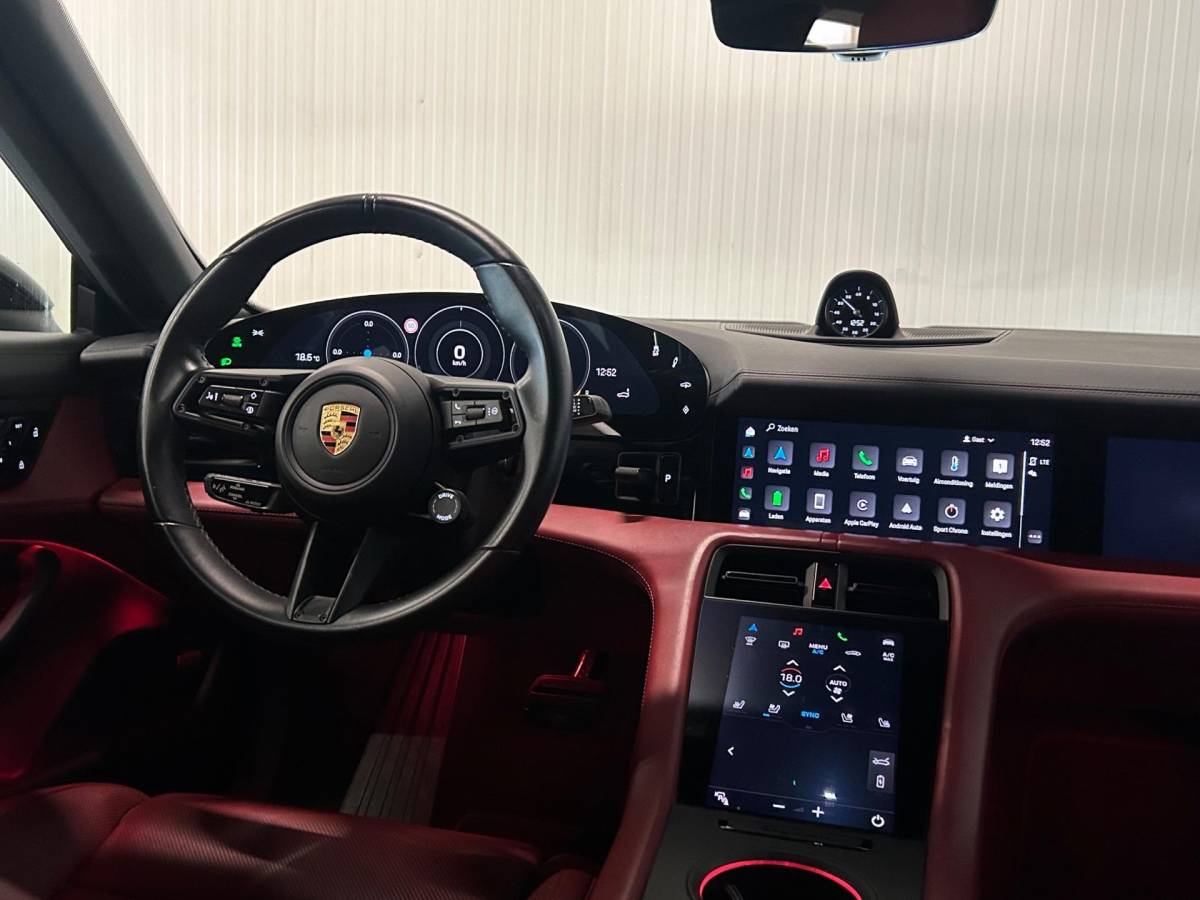 Porsche Taycan Porsche Taycan Performance 84 kWh | SPORT CHRONO | ZONNEDAK | 360 CAMERA | BOSE AUDIO