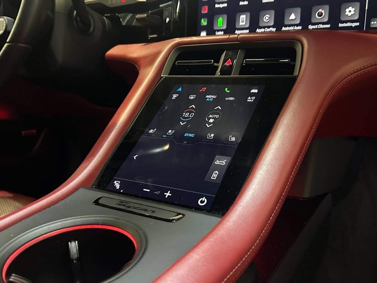 Porsche Taycan Porsche Taycan Performance 84 kWh | SPORT CHRONO | ZONNEDAK | 360 CAMERA | BOSE AUDIO