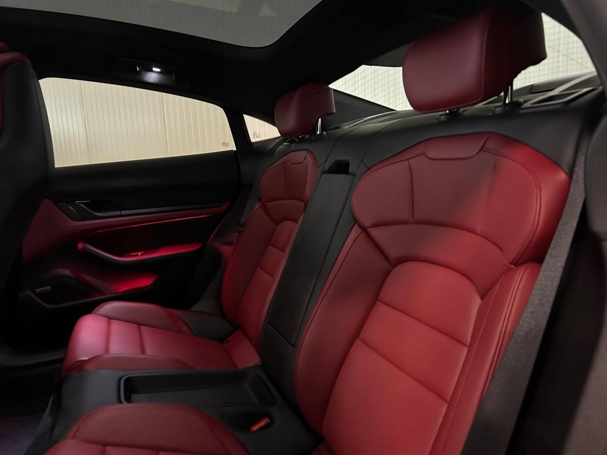 Porsche Taycan Porsche Taycan Performance 84 kWh | SPORT CHRONO | ZONNEDAK | 360 CAMERA | BOSE AUDIO