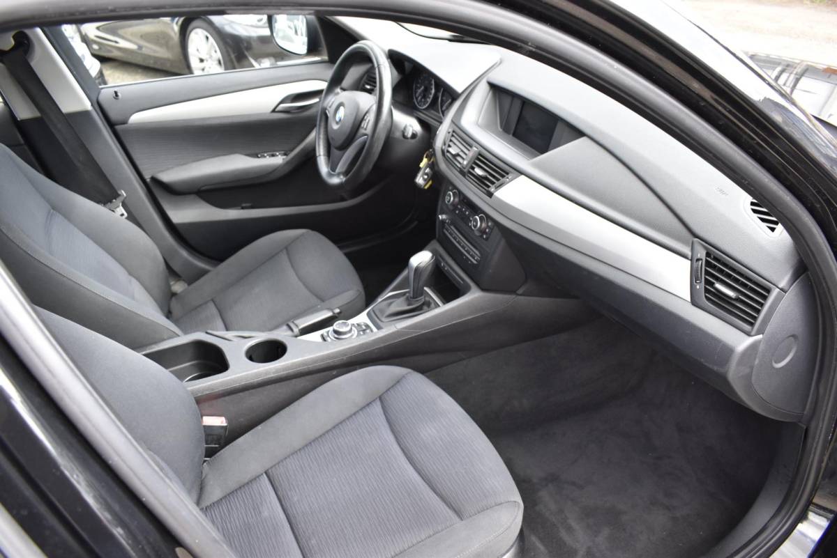 BMW X1 BMW X1 SDrive18i Executive van af oktober youngtimer