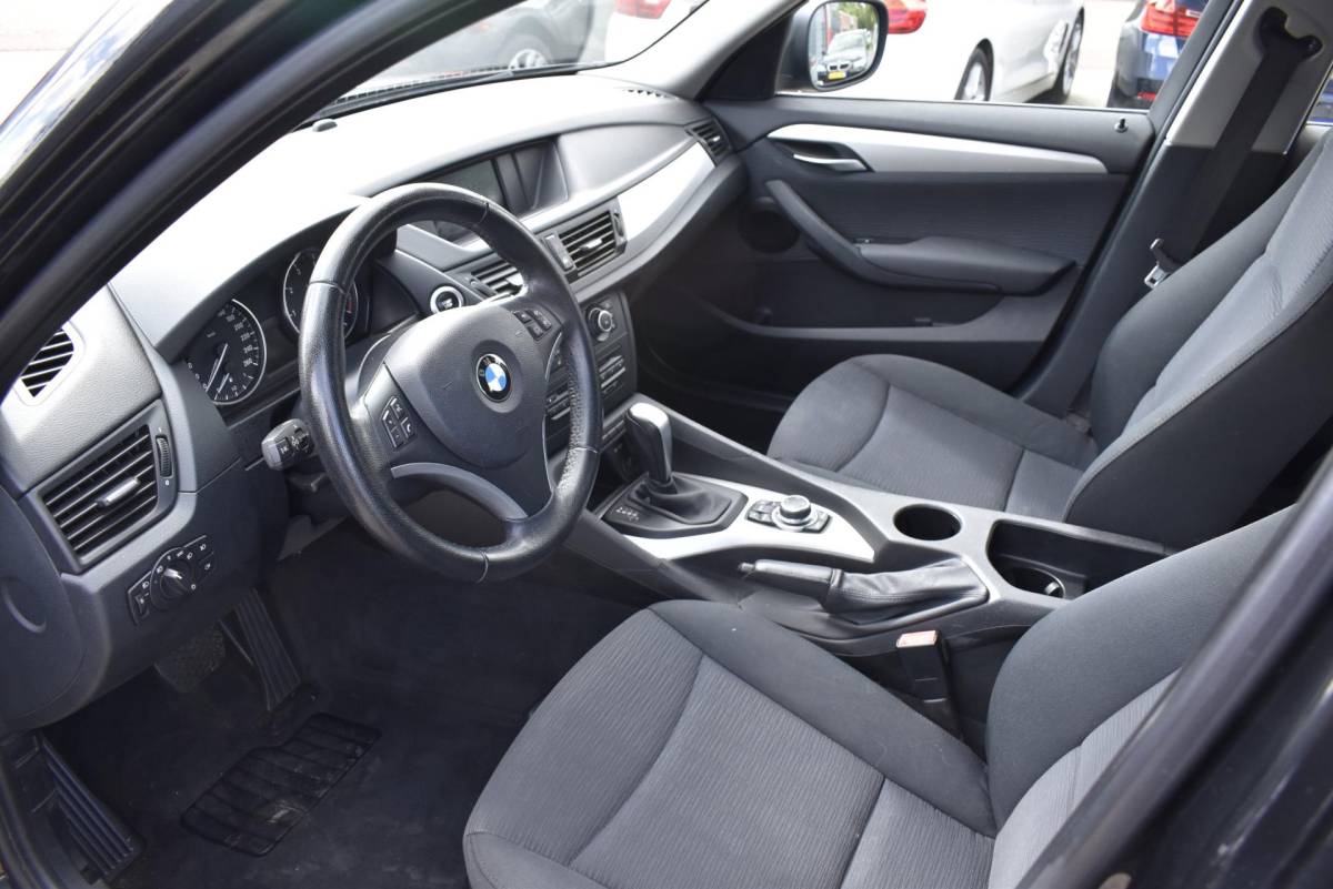 BMW X1 BMW X1 SDrive18i Executive van af oktober youngtimer