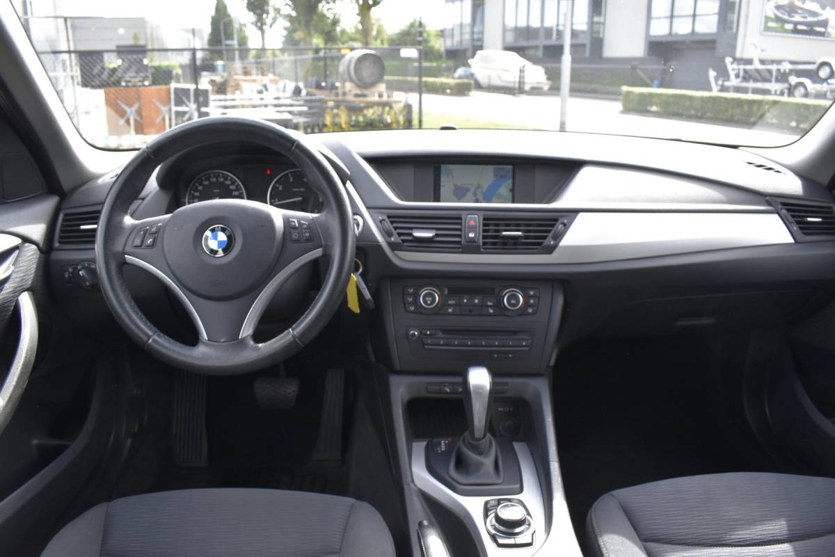 BMW X1 BMW X1 SDrive18i Executive van af oktober youngtimer