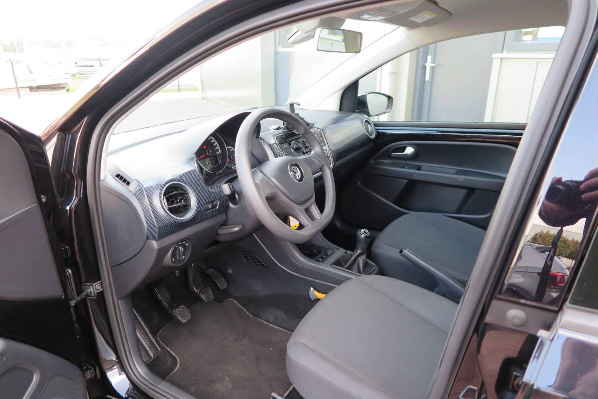 Volkswagen up! Volkswagen Up! 1.0 BMT 60pk move up! , DAB+ radio, Maps&More , Airco , etc Cruisecontrol tegen €550,- meerprijs .