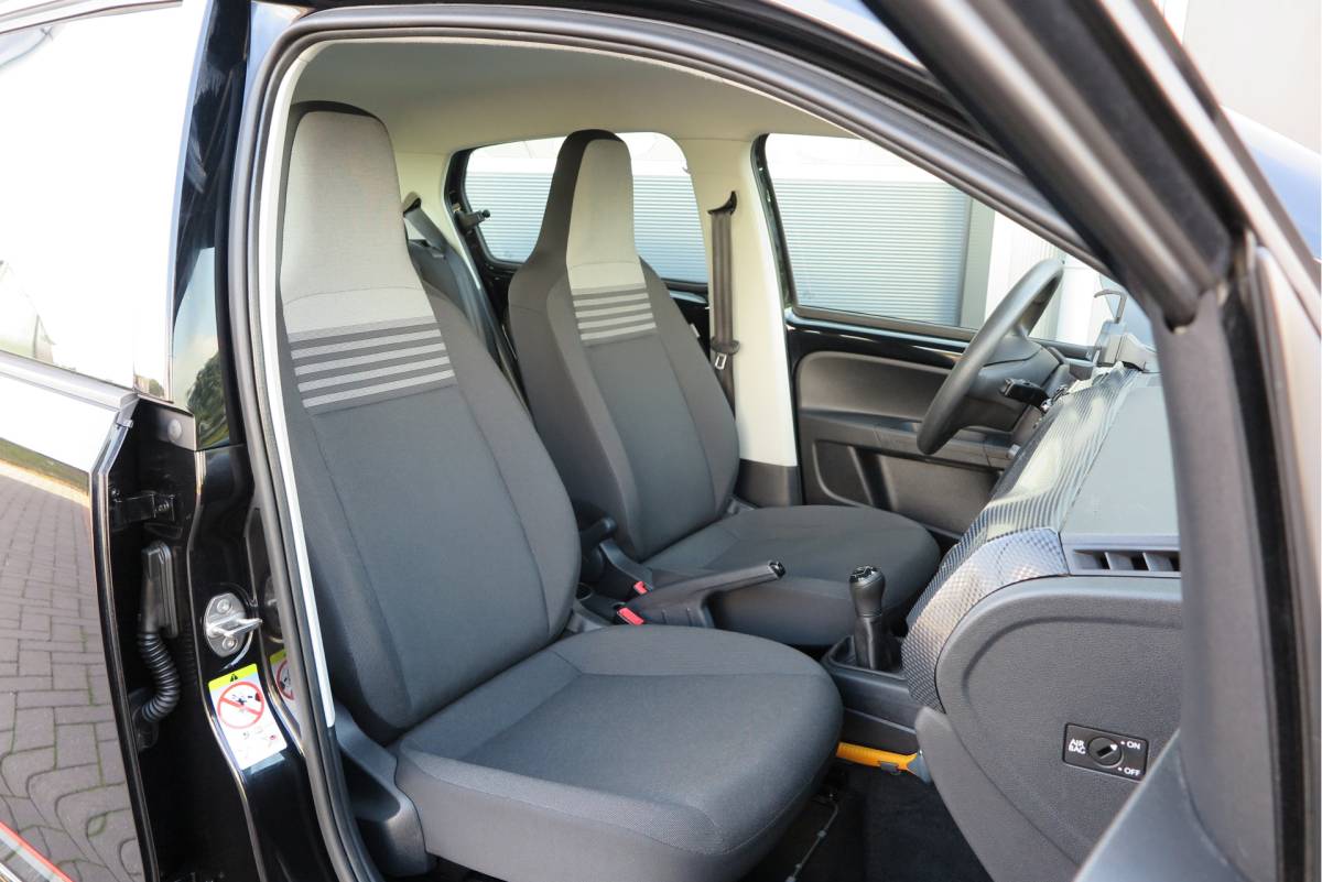 Volkswagen up! Volkswagen Up! 1.0 BMT 60pk move up! , DAB+ radio, Maps&More , Airco , etc Cruisecontrol tegen €550,- meerprijs .