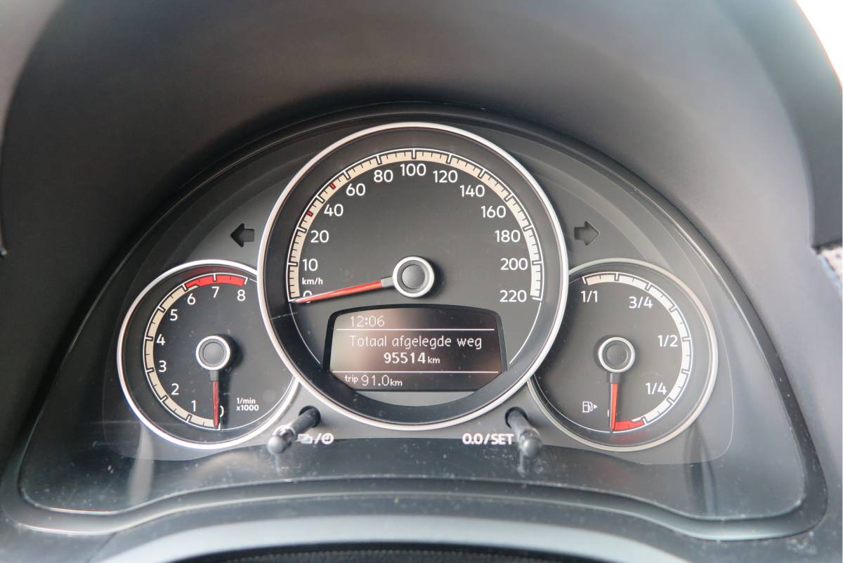 Volkswagen up! Volkswagen Up! 1.0 BMT 60pk move up! , DAB+ radio, Maps&More , Airco , etc Cruisecontrol tegen €550,- meerprijs .