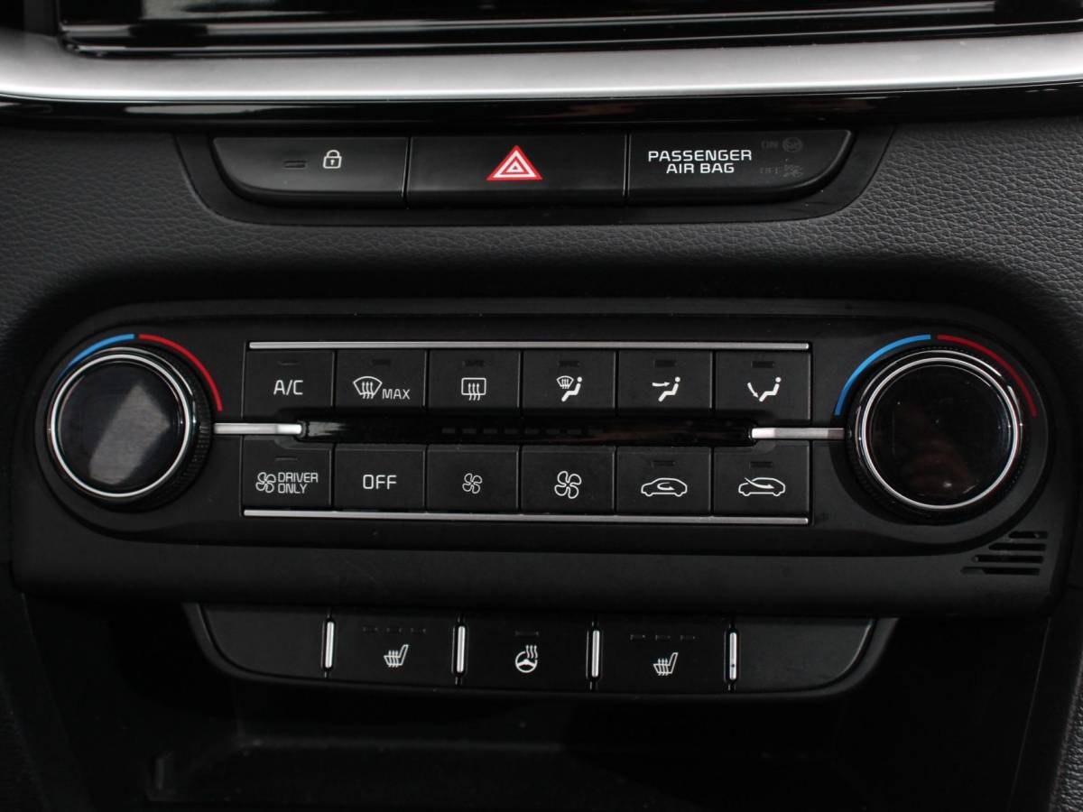 Kia Ceed Sportswagon Kia Ceed Sportswagon 1.6 GDI PHEV DynamicLine Climate control Achteruitrijd camera Cruise control Parkeersensoren LED Lane assist Apple Carplay/ Android auto
