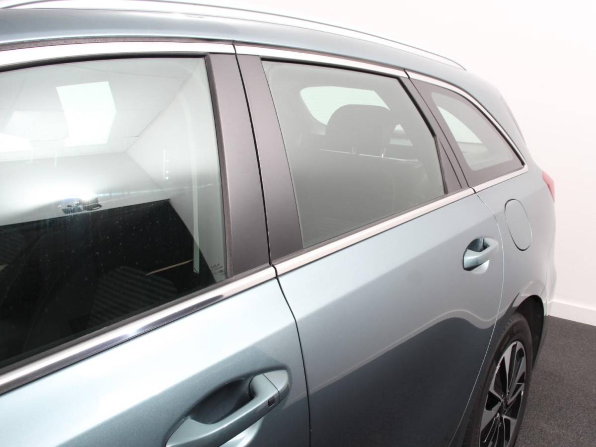 Kia Ceed Sportswagon Kia Ceed Sportswagon 1.6 GDI PHEV DynamicLine Climate control Achteruitrijd camera Cruise control Parkeersensoren LED Lane assist Apple Carplay/ Android auto