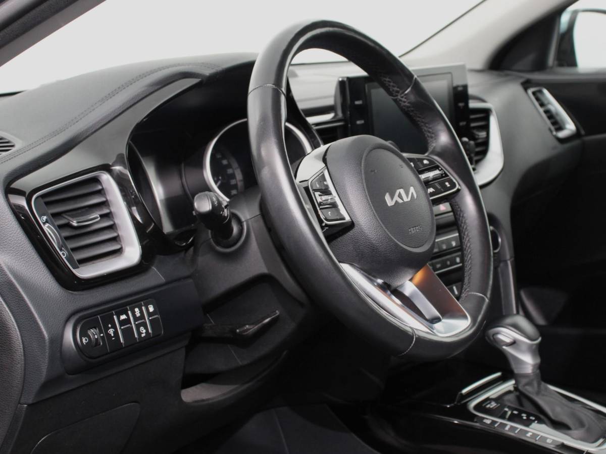 Kia Ceed Sportswagon Kia Ceed Sportswagon 1.6 GDI PHEV DynamicLine Climate control Achteruitrijd camera Cruise control Parkeersensoren LED Lane assist Apple Carplay/ Android auto