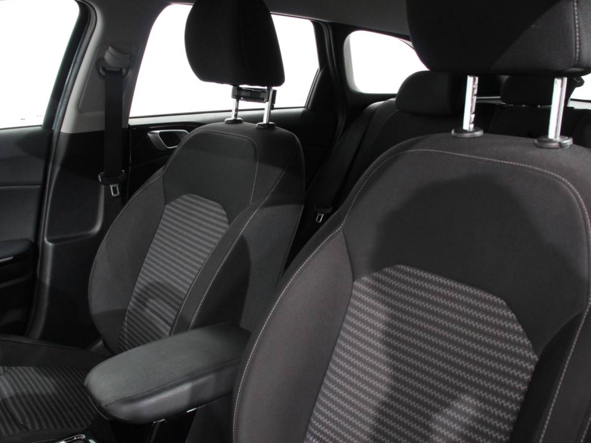 Kia Ceed Sportswagon Kia Ceed Sportswagon 1.6 GDI PHEV DynamicLine Climate control Achteruitrijd camera Cruise control Parkeersensoren LED Lane assist Apple Carplay/ Android auto
