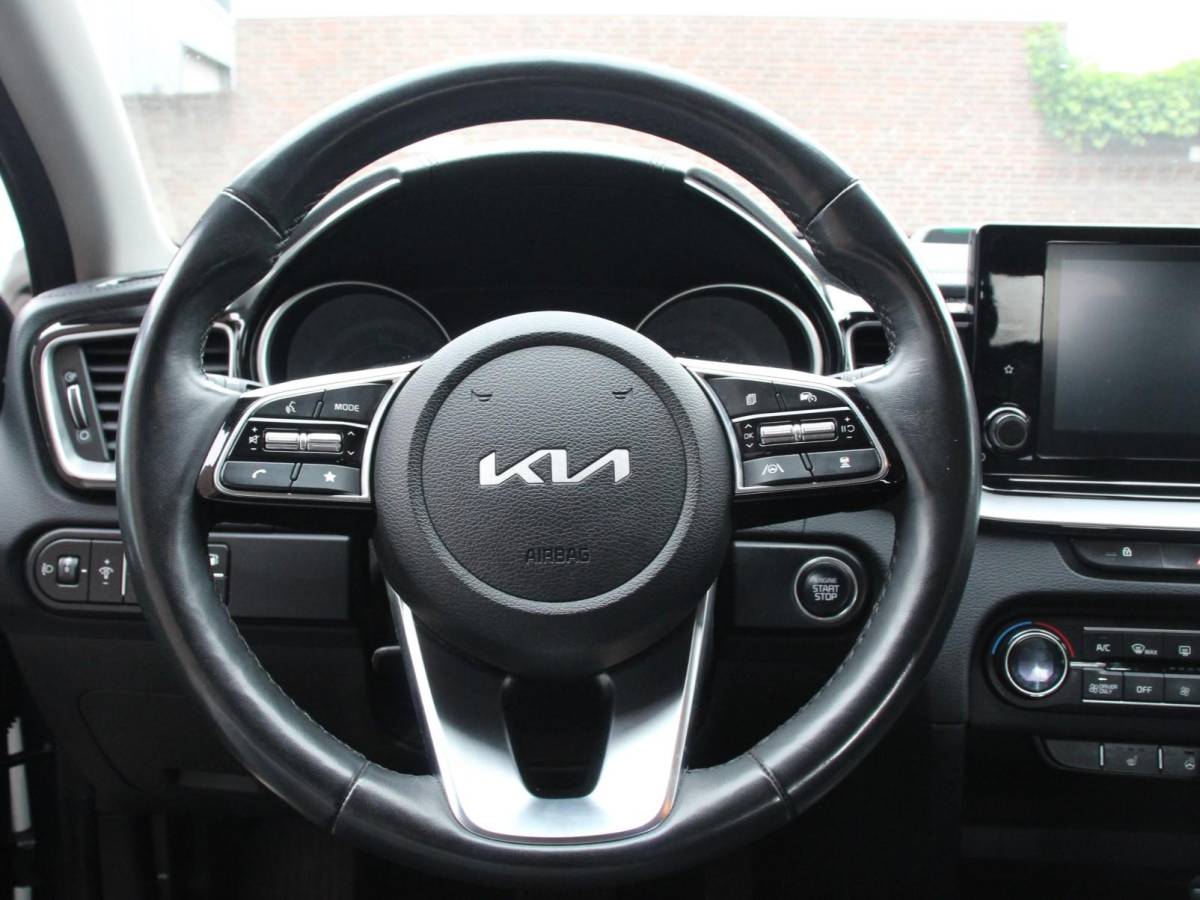 Kia Ceed Sportswagon Kia Ceed Sportswagon 1.6 GDI PHEV DynamicLine Climate control Achteruitrijd camera Cruise control Parkeersensoren LED Lane assist Apple Carplay/ Android auto