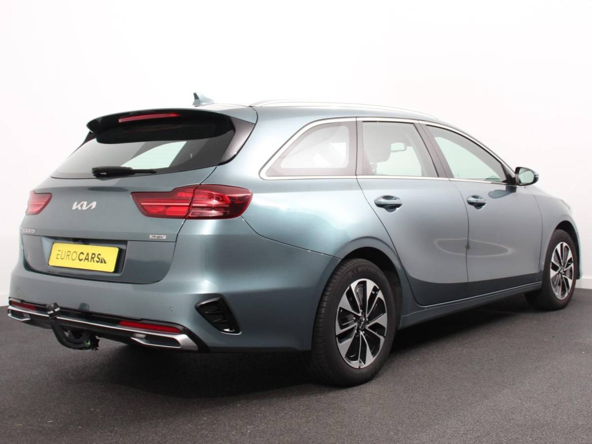Kia Ceed Sportswagon Kia Ceed Sportswagon 1.6 GDI PHEV DynamicLine Climate control Achteruitrijd camera Cruise control Parkeersensoren LED Lane assist Apple Carplay/ Android auto