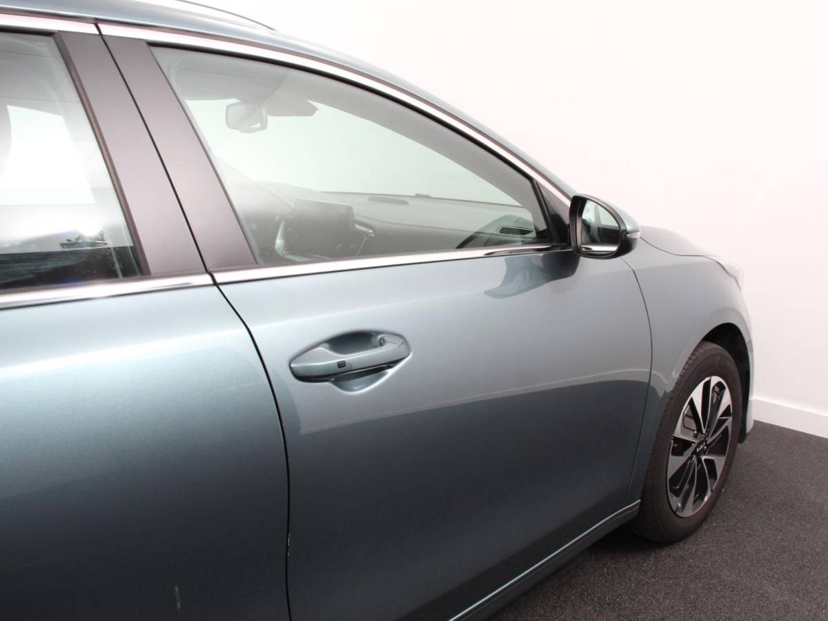 Kia Ceed Sportswagon Kia Ceed Sportswagon 1.6 GDI PHEV DynamicLine Climate control Achteruitrijd camera Cruise control Parkeersensoren LED Lane assist Apple Carplay/ Android auto