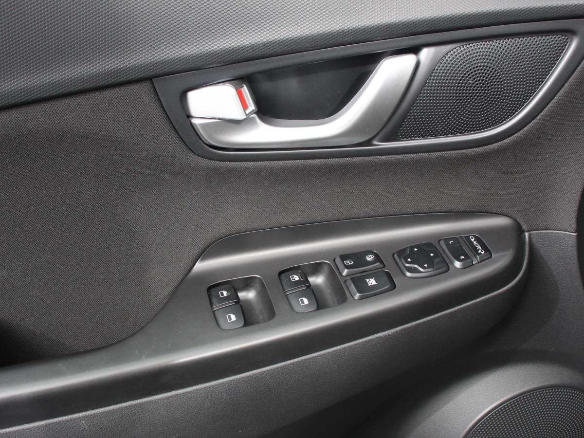 Hyundai Kona Hyundai Kona 1.0 T-GDI Comfort Climate control Cruise control Parkeersensoren LED Keyless Navigatie Apple Carplay/ Android Auto