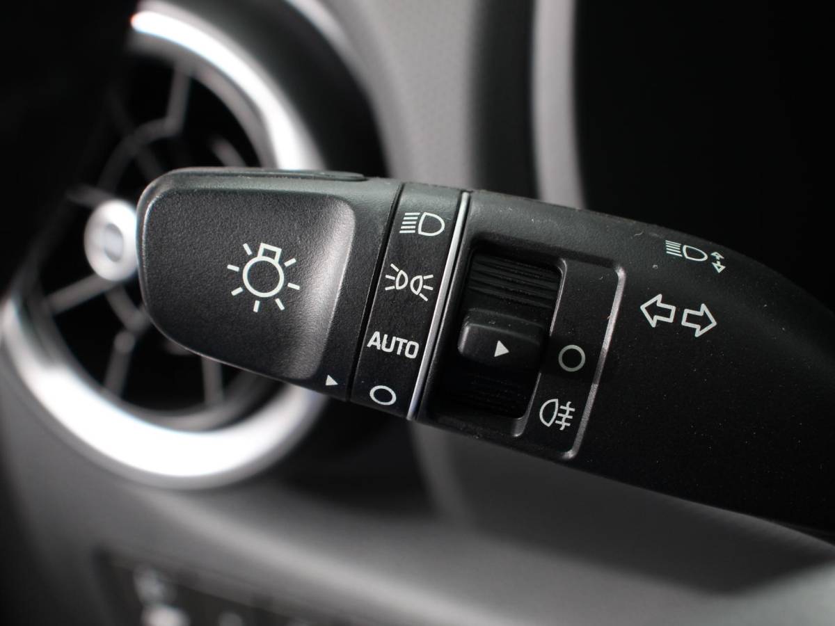 Hyundai Kona Hyundai Kona 1.0 T-GDI Comfort Climate control Cruise control Parkeersensoren LED Keyless Navigatie Apple Carplay/ Android Auto